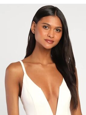 Lulus NWOT Plunging V Neck White Sleeveless Bodysuit